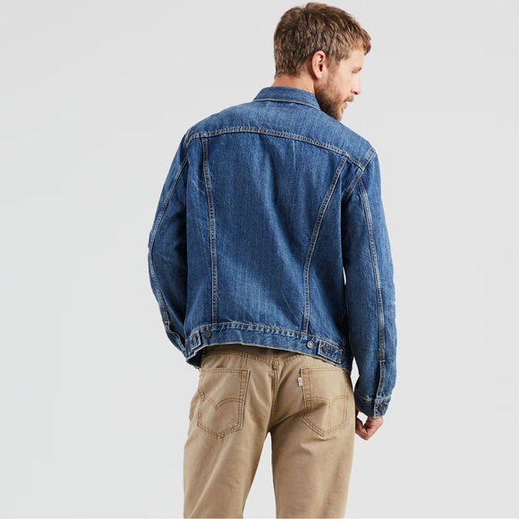 LEVIS Men’s trucker jacket in deep blue. Size 44L. EUC! - Picture 2 of 13